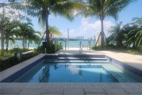 Condo in Miami Beach, Florida, 1 bedroom  № 1892557 - photo 18