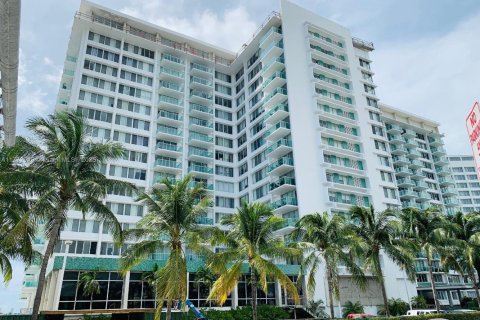 Condo in Miami Beach, Florida, 1 bedroom  № 1892557 - photo 23