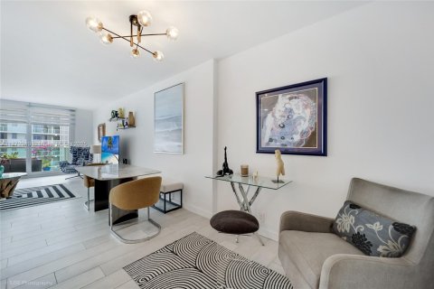 Condo in Miami Beach, Florida, 1 bedroom  № 1892557 - photo 4