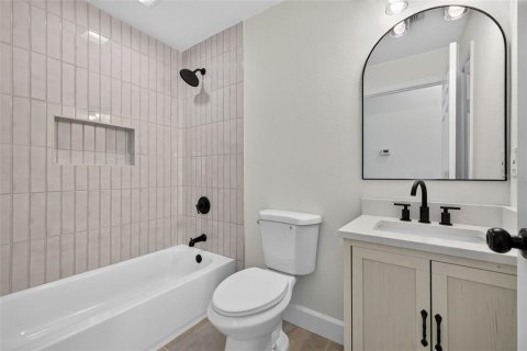 House in Tampa, Florida 3 bedrooms, 170.1 sq.m. № 2394257 - photo 17