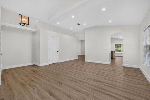House in Tampa, Florida 3 bedrooms, 170.1 sq.m. № 2394257 - photo 26