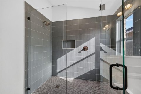 House in Tampa, Florida 3 bedrooms, 170.1 sq.m. № 2394257 - photo 14