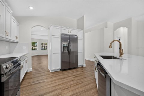 House in Tampa, Florida 3 bedrooms, 170.1 sq.m. № 2394257 - photo 10