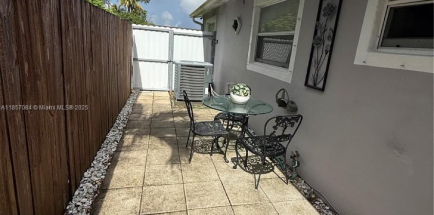 Immobilier commercial à Hollywood, Floride 1 chambre, 142.6 m2 № 1883782
