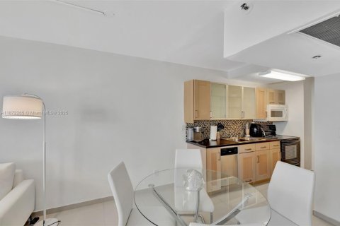 Copropriété à vendre à Miami Beach, Floride: 48.31 m2 № 1895939 - photo 13