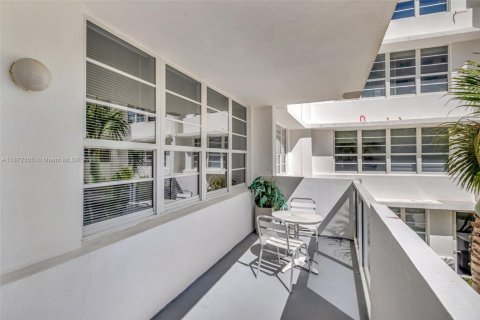 Copropriété à vendre à Miami Beach, Floride: 48.31 m2 № 1895939 - photo 20