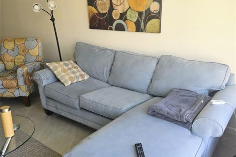 Condo in Hallandale Beach, Florida, 1 bedroom  № 2051018 - photo 8