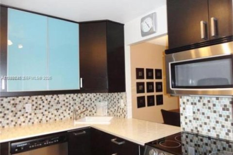 Condo in Hallandale Beach, Florida, 1 bedroom  № 2051018 - photo 14