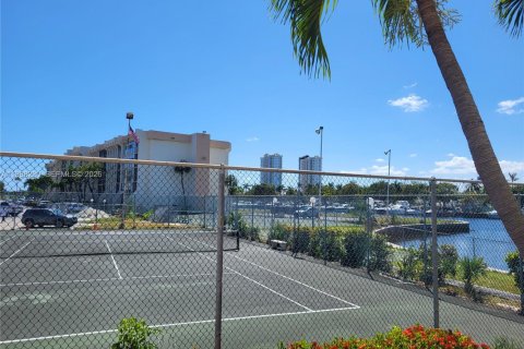 Condo in Hallandale Beach, Florida, 1 bedroom  № 2051018 - photo 2