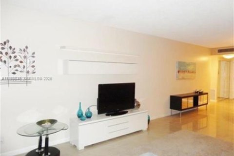 Condo in Hallandale Beach, Florida, 1 bedroom  № 2051018 - photo 9