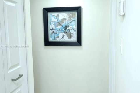 Condo in Hallandale Beach, Florida, 1 bedroom  № 2051018 - photo 20