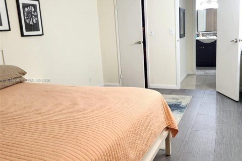 Condo in Hallandale Beach, Florida, 1 bedroom  № 2051018 - photo 19