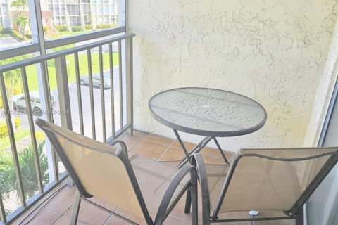 Condo in Hallandale Beach, Florida, 1 bedroom  № 2051018 - photo 10