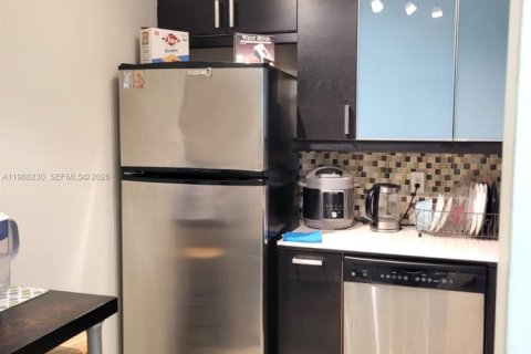 Condo in Hallandale Beach, Florida, 1 bedroom  № 2051018 - photo 12