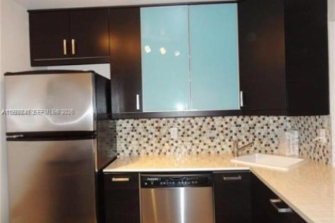 Condo in Hallandale Beach, Florida, 1 bedroom  № 2051018 - photo 13