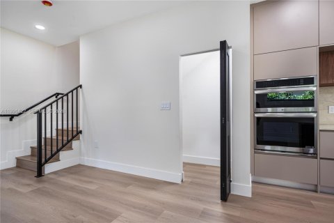 Touwnhouse à vendre à Miami, Floride: 4 chambres № 2052206 - photo 11