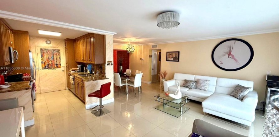 Condo in Hallandale Beach, Florida, 2 bedrooms  № 1820171