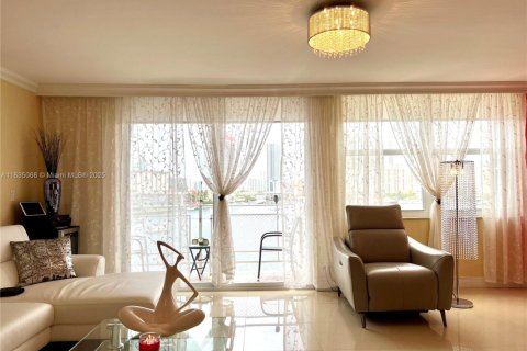 Condo in Hallandale Beach, Florida, 2 bedrooms  № 1820171 - photo 17