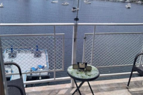 Condo in Hallandale Beach, Florida, 2 bedrooms  № 1820171 - photo 18