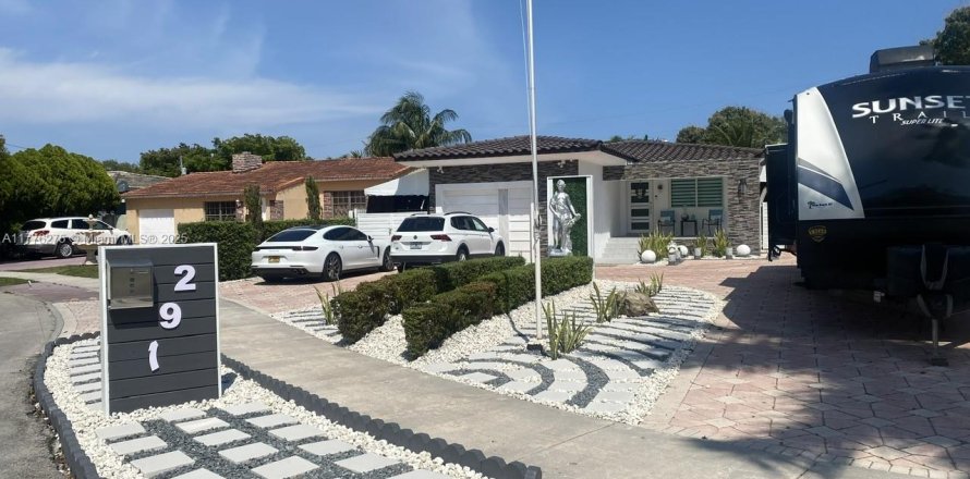 Casa en Hialeah, Florida 3 dormitorios, 120.59 m2 № 1714303