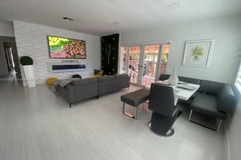 Casa en venta en Hialeah, Florida, 3 dormitorios, 120.59 m2 № 1714303 - foto 15