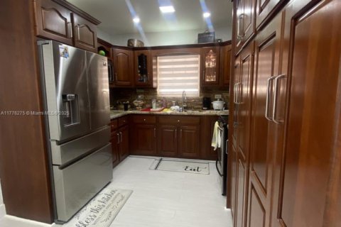 Casa en venta en Hialeah, Florida, 3 dormitorios, 120.59 m2 № 1714303 - foto 17