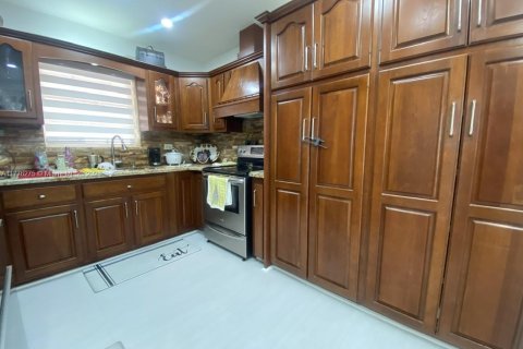 Casa en venta en Hialeah, Florida, 3 dormitorios, 120.59 m2 № 1714303 - foto 19