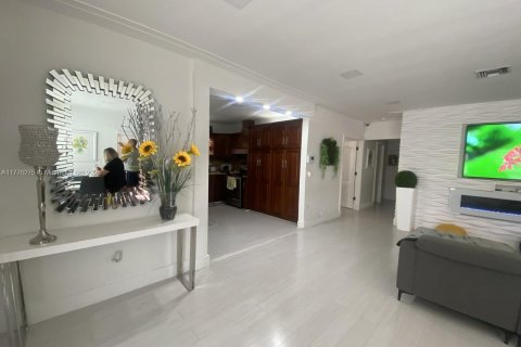 Casa en venta en Hialeah, Florida, 3 dormitorios, 120.59 m2 № 1714303 - foto 11