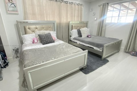 Casa en venta en Hialeah, Florida, 3 dormitorios, 120.59 m2 № 1714303 - foto 23
