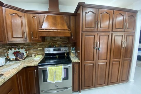 Casa en venta en Hialeah, Florida, 3 dormitorios, 120.59 m2 № 1714303 - foto 20