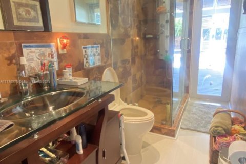Casa en venta en Hialeah, Florida, 3 dormitorios, 120.59 m2 № 1714303 - foto 24