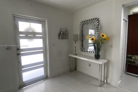 Casa en venta en Hialeah, Florida, 3 dormitorios, 120.59 m2 № 1714303 - foto 8