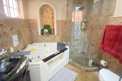 Casa en venta en Hialeah, Florida, 3 dormitorios, 120.59 m2 № 1714303 - foto 27