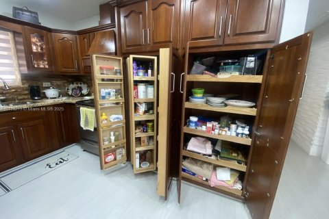 Casa en venta en Hialeah, Florida, 3 dormitorios, 120.59 m2 № 1714303 - foto 18