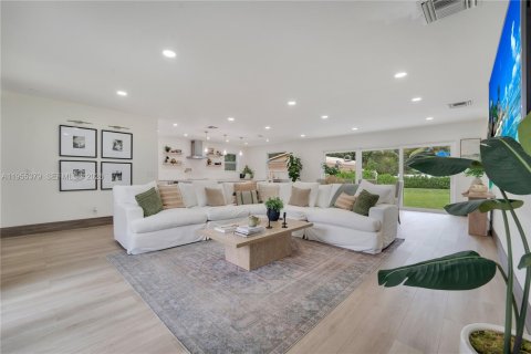 Casa en alquiler en Palm Beach Gardens, Florida, 3 dormitorios, 212.28 m2 № 2010189 - foto 2