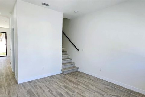 Touwnhouse à louer à Tampa, Floride: 3 chambres, 148.27 m2 № 2427389 - photo 2