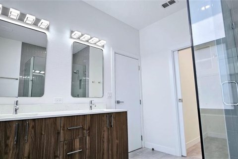 Touwnhouse à louer à Tampa, Floride: 3 chambres, 148.27 m2 № 2427389 - photo 18