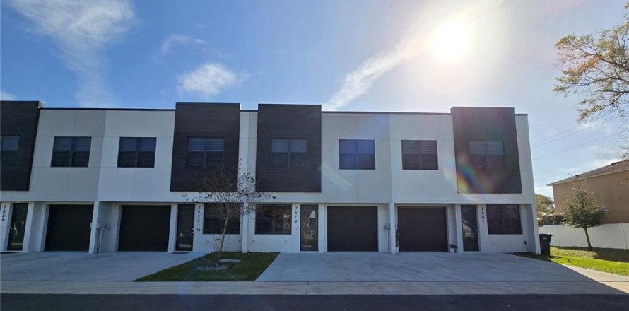 Touwnhouse à Tampa, Floride 3 chambres, 148.27 m2 № 2427389