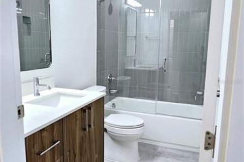 Touwnhouse à louer à Tampa, Floride: 3 chambres, 148.27 m2 № 2427389 - photo 22