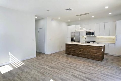 Touwnhouse à louer à Tampa, Floride: 3 chambres, 148.27 m2 № 2427389 - photo 5
