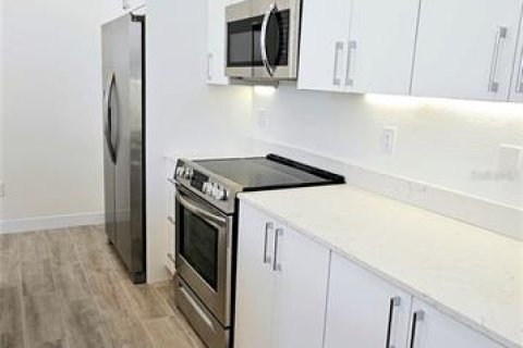 Touwnhouse à louer à Tampa, Floride: 3 chambres, 148.27 m2 № 2427389 - photo 6