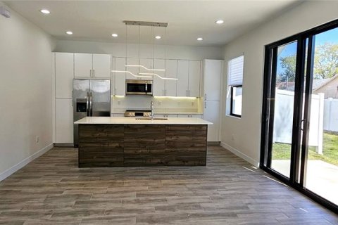 Touwnhouse à louer à Tampa, Floride: 3 chambres, 148.27 m2 № 2427389 - photo 3