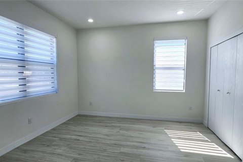 Touwnhouse à louer à Tampa, Floride: 3 chambres, 148.27 m2 № 2427389 - photo 13