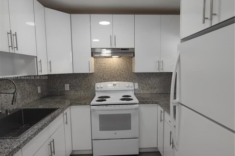 House in North Miami, Florida 2 bedrooms, 65.03 sq.m. № 1937509 - photo 7