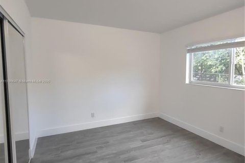 House in North Miami, Florida 2 bedrooms, 65.03 sq.m. № 1937509 - photo 6