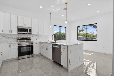 House in Fort Lauderdale, Florida 3 bedrooms № 2030320 - photo 12