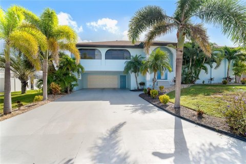 House in Englewood, Florida 3 bedrooms, 234.11 sq.m. № 2133131