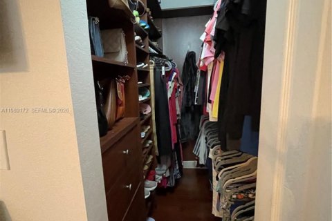 Casa en venta en Hialeah, Florida, 4 dormitorios, 172.61 m2 № 2058177 - foto 18