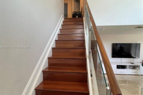 Casa en venta en Hialeah, Florida, 4 dormitorios, 172.61 m2 № 2058177 - foto 9