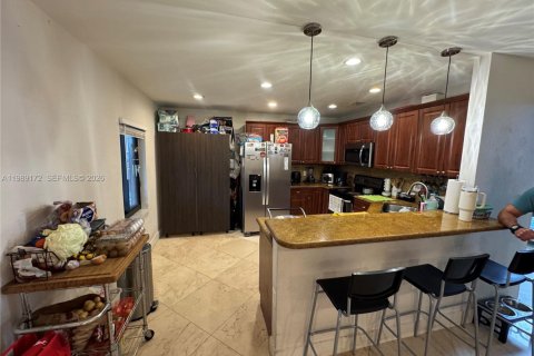 Casa en venta en Hialeah, Florida, 4 dormitorios, 172.61 m2 № 2058177 - foto 5